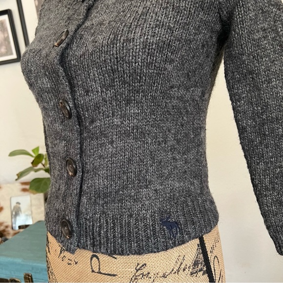 Abercrombie & FitchGrey Wool Alpaca Blend Button Sweater Size Small - Picture 4 of 9